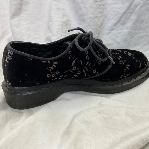 Dr Martens Black Velvet Patterned Vegan Oxfords (women’s size 6) - Picture 5 of 8
